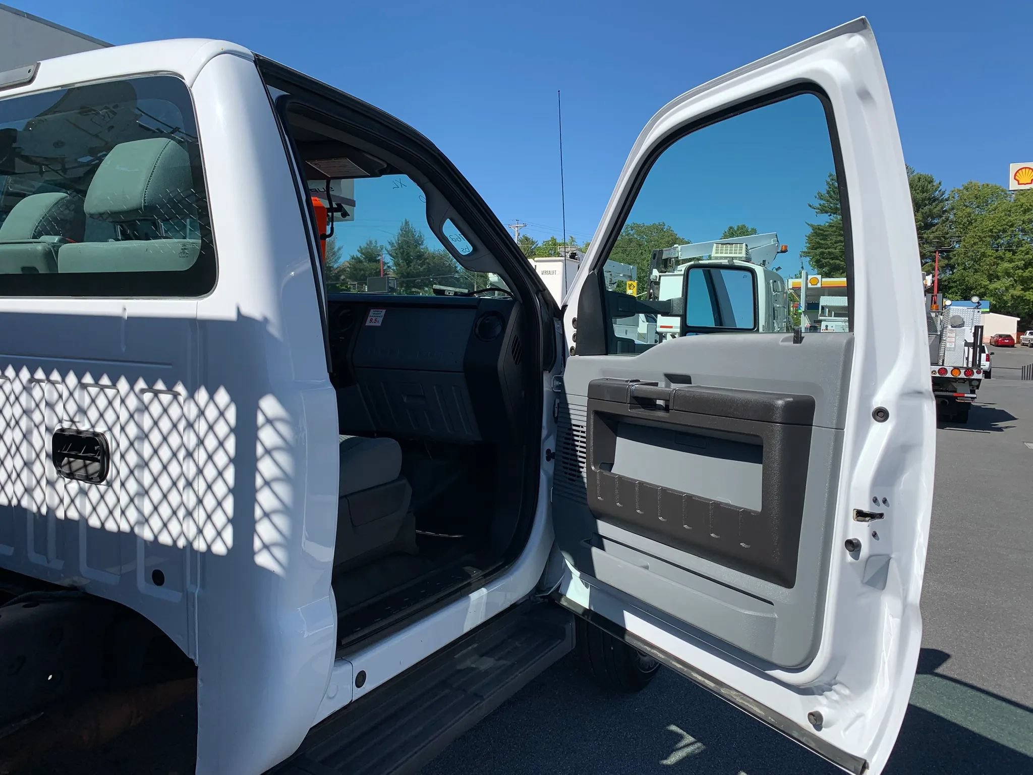 Used 2015 Ford F550 4x4 Regular Cab Super Duty image 22