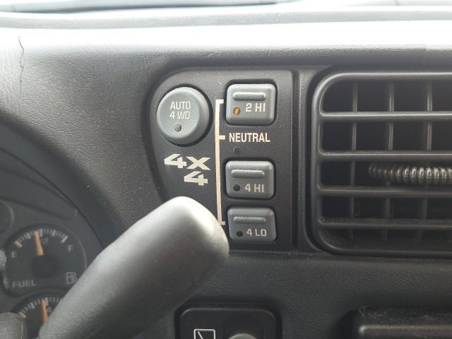 Used 2000 Chevrolet Blazer LS w/ LS Preferred Equipment Group AWD/4WD image 23
