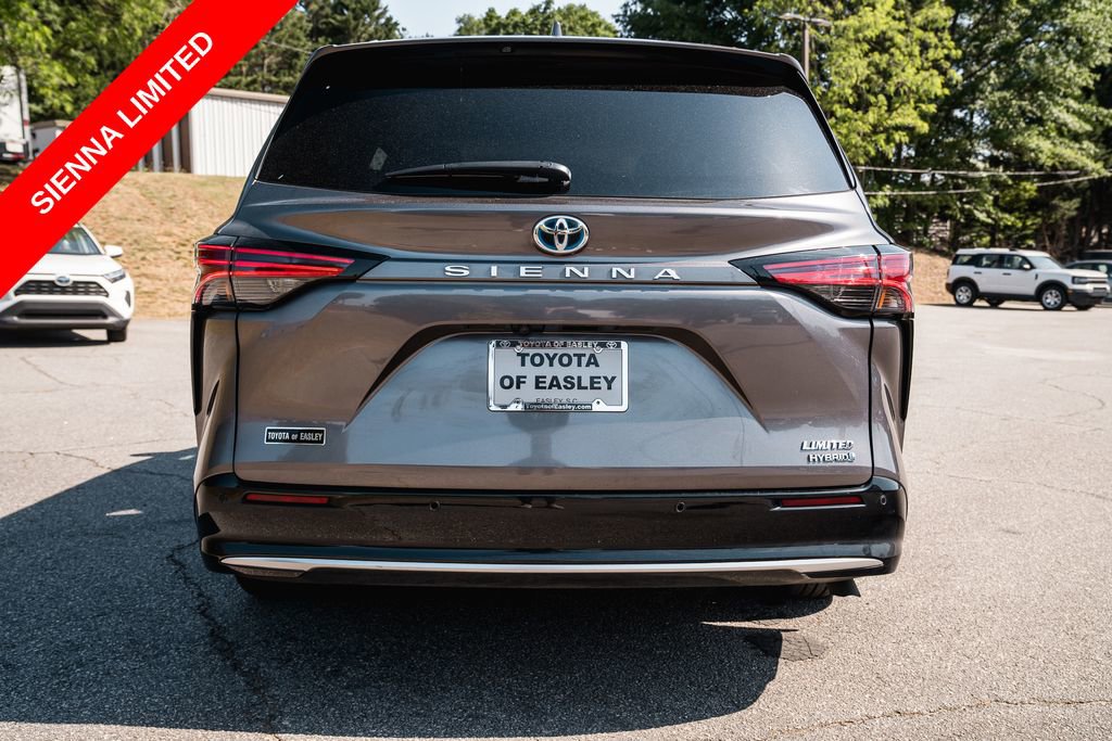 Certified 2023 Toyota Sienna Limited FWD image 6