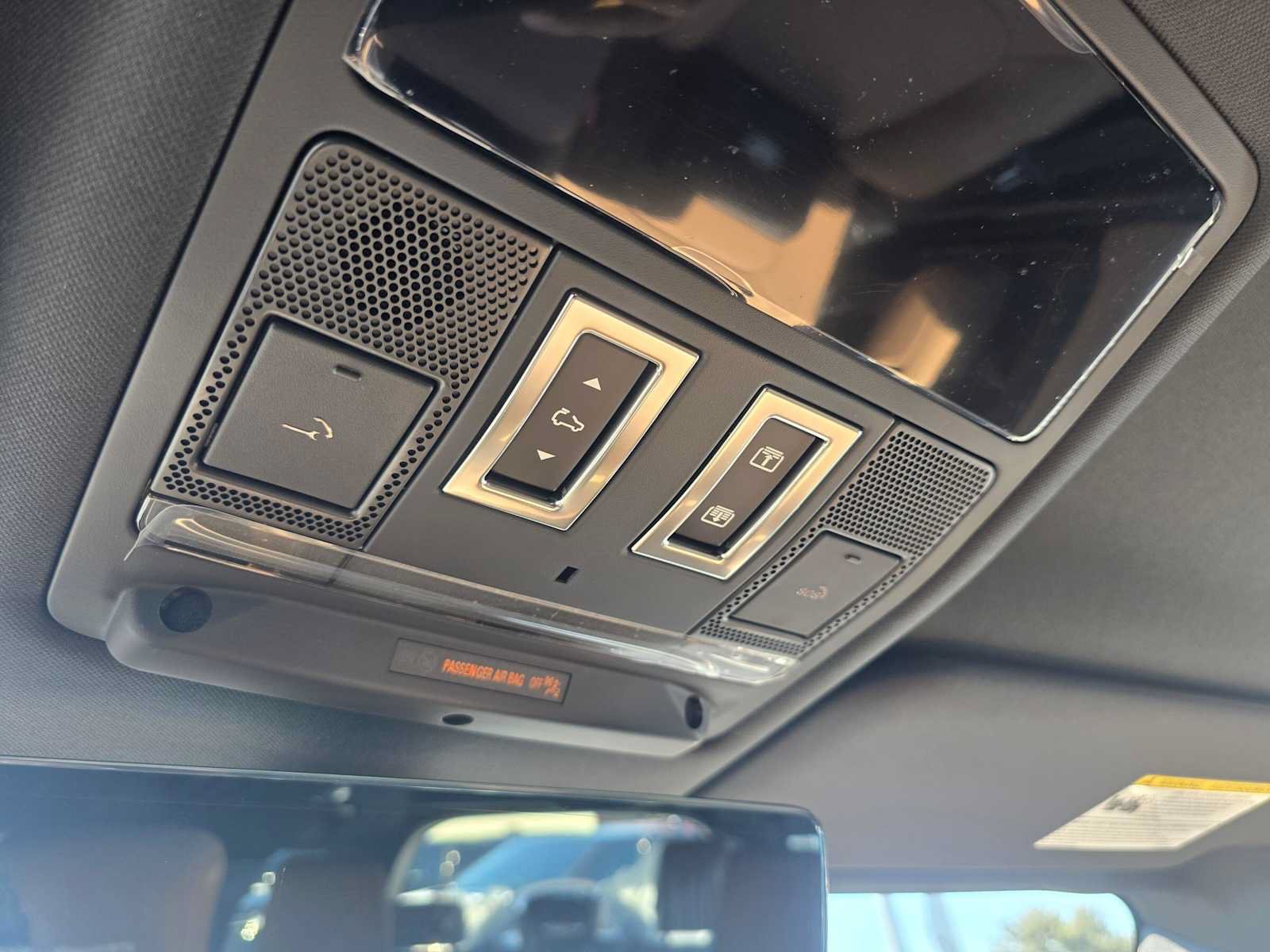 New 2026 Land Rover Defender 130 X-Dynamic SE AWD/4WD image 35