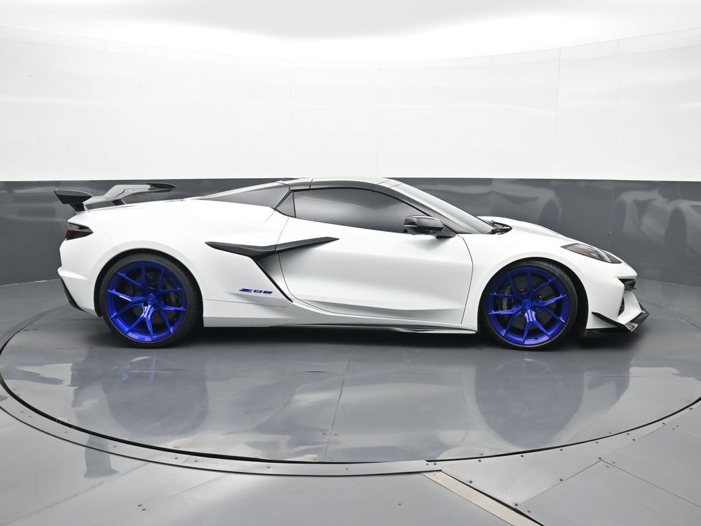 Used 2024 Chevrolet Corvette Z06 RWD image 18