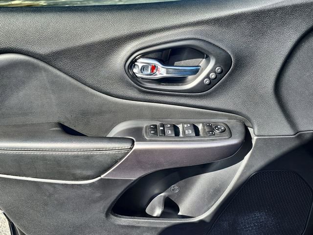 Used 2022 Jeep Cherokee Limited image 18