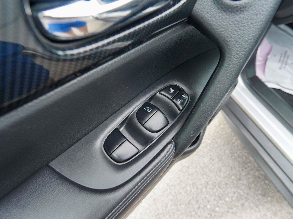 Used 2020 Nissan Rogue SL w/ Premium Package FWD image 17