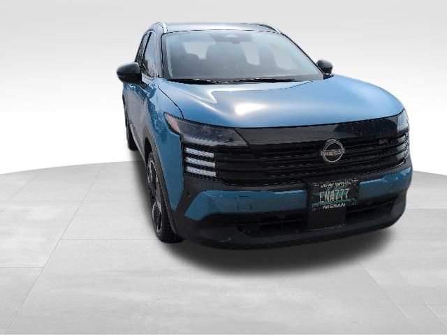 Used 2025 Nissan Kicks SR AWD/4WD image 3