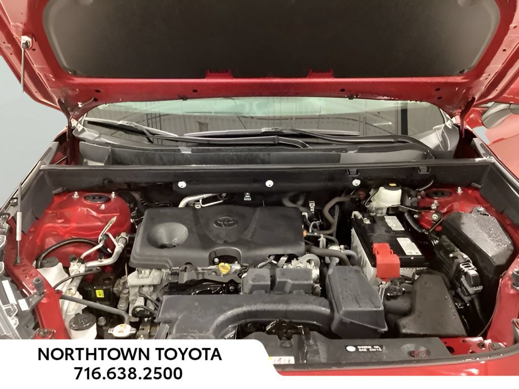 Used 2025 Toyota RAV4 XLE AWD/4WD image 17
