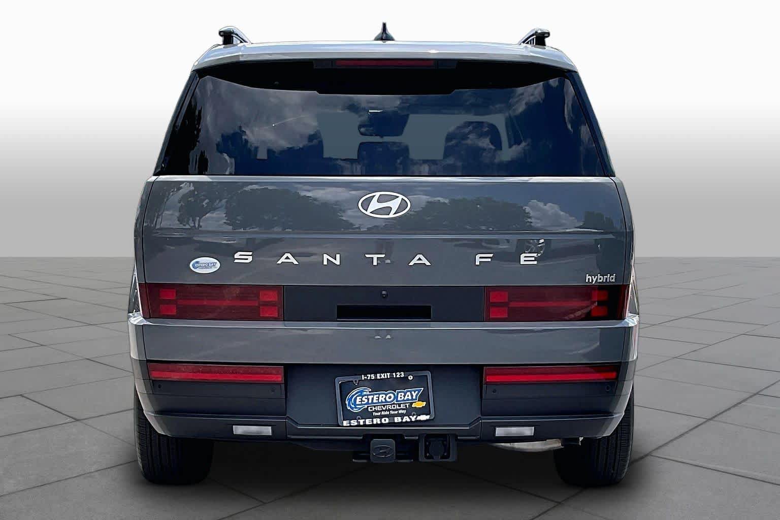 Used 2024 Hyundai Santa Fe SEL FWD image 5