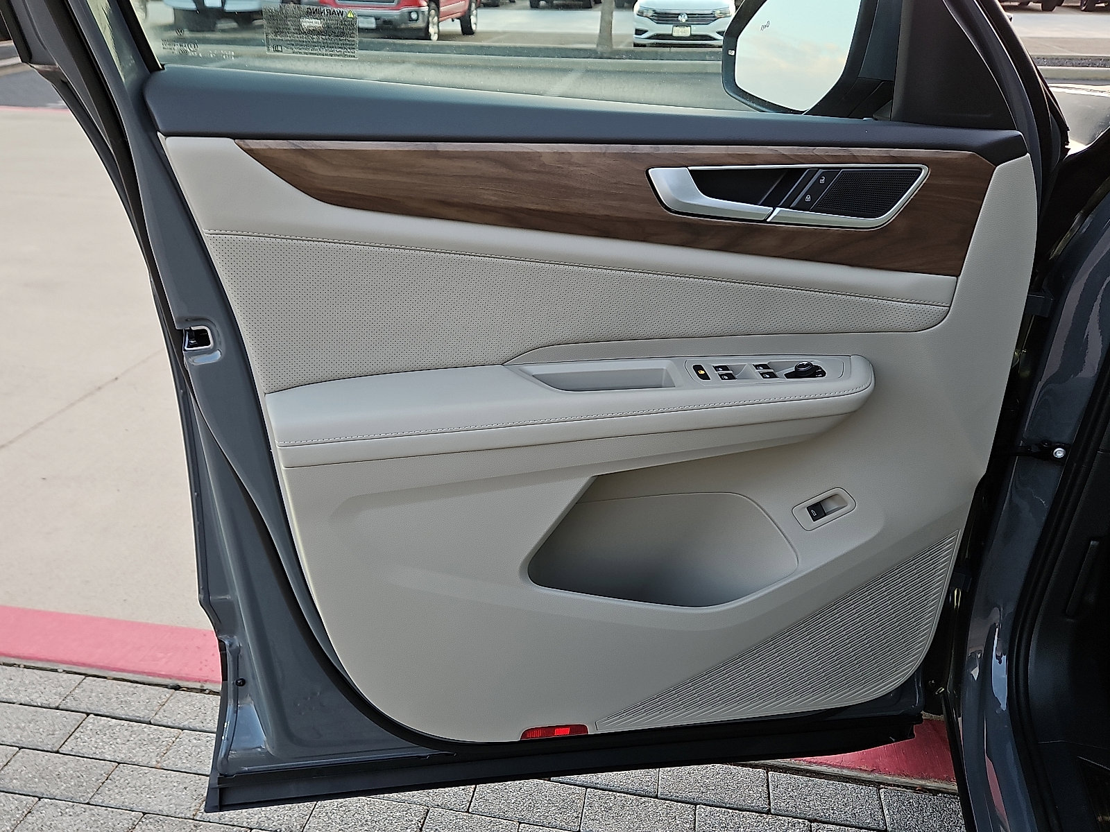 New 2026 Volkswagen Atlas SE image 14