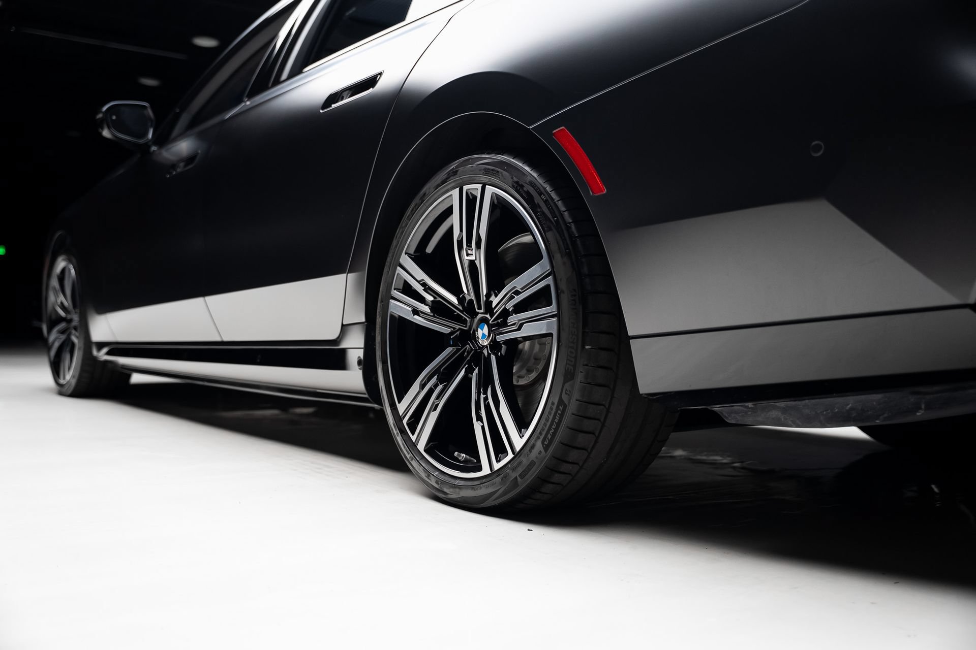 Used 2023 BMW i7 xDrive60 AWD/4WD image 76