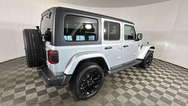 Used 2023 Jeep Wrangler Unlimited Sahara w/ Cold Weather Group AWD/4WD image 2