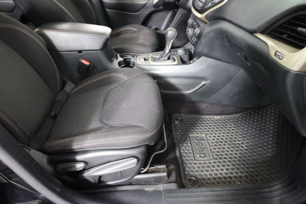 Used 2016 Jeep Cherokee 75th Anniversary image 26