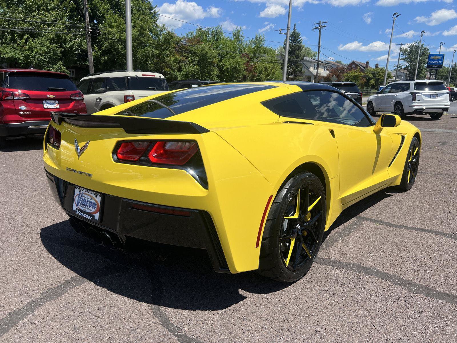Used 2017 Chevrolet Corvette Stingray Coupe w/ 1LT RWD image 7