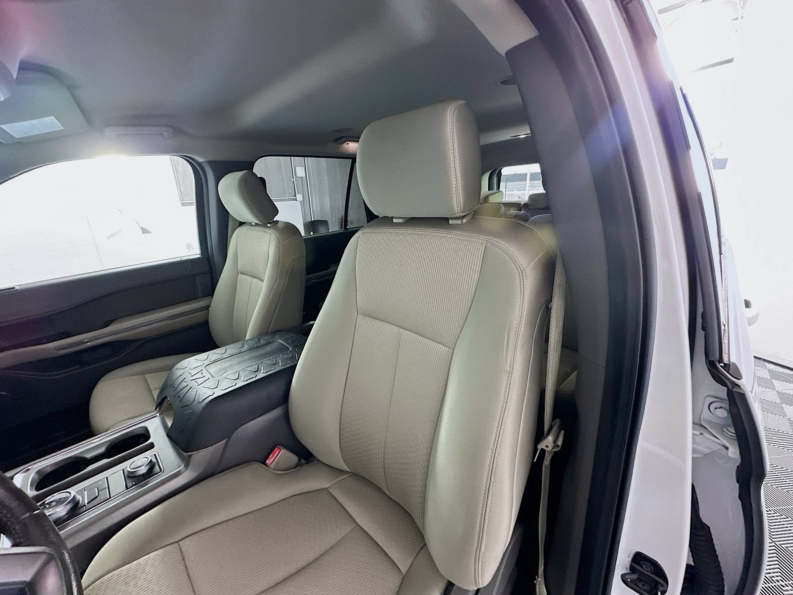 Used 2018 Ford Expedition XLT AWD/4WD image 19