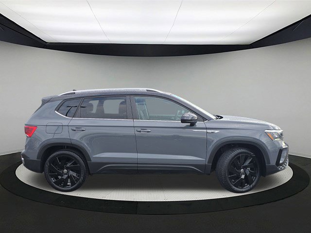 Certified 2024 Volkswagen Taos SE w/ Panoramic Sunroof Package AWD/4WD image 8