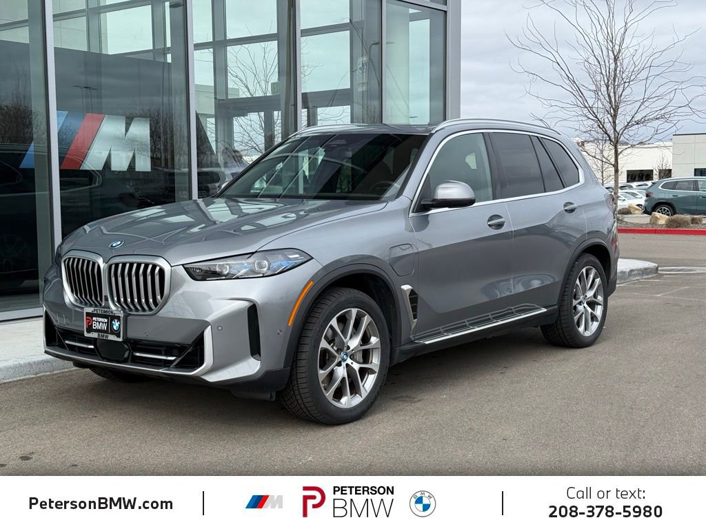 Used 2025 BMW X5 xDrive50e image 3