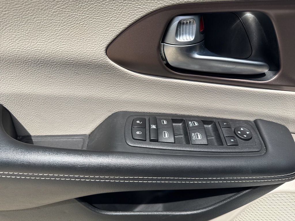 Used 2023 Chrysler Voyager LX FWD image 23