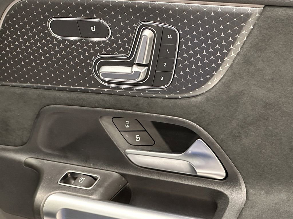 Certified 2025 Mercedes-Benz GLB 250 image 16