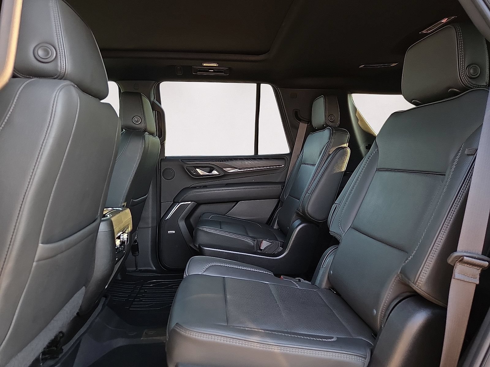 Used 2023 GMC Yukon Denali AWD/4WD image 11