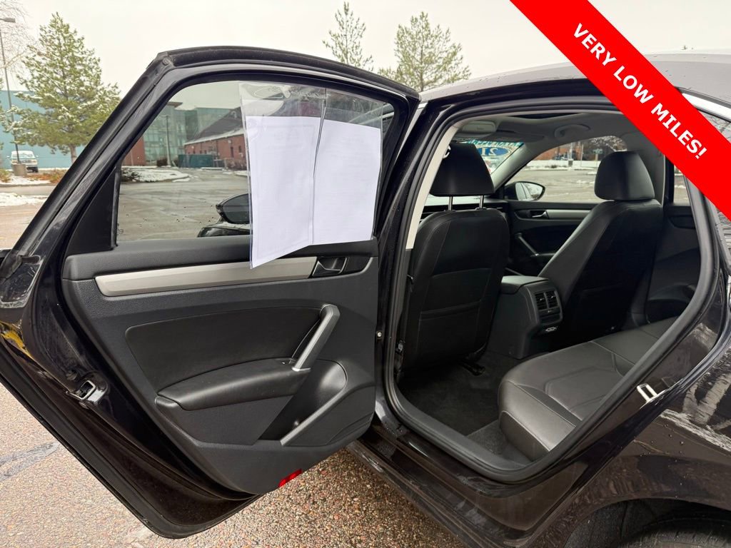 Used 2021 Volkswagen Passat 2.0T SE image 15