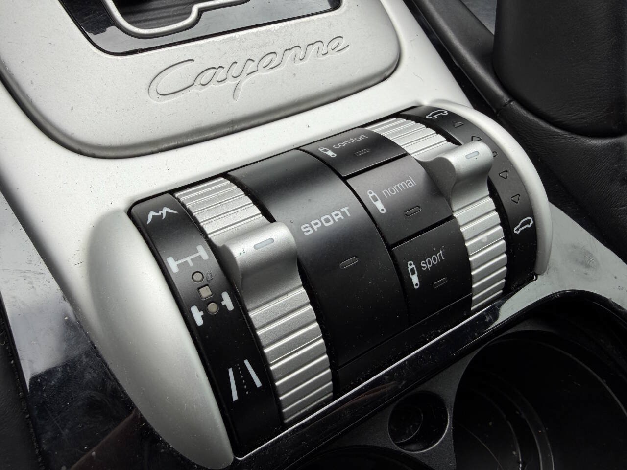 Used 2008 Porsche Cayenne Turbo AWD/4WD image 21