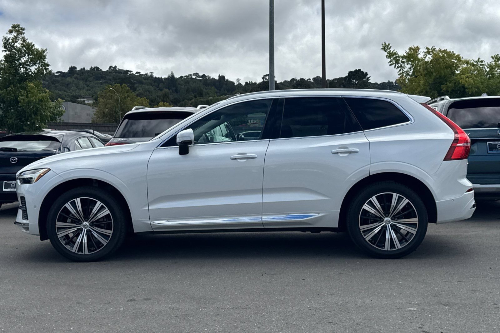 Used 2023 Volvo XC60 B5 Plus w/ Protection Package Premier AWD/4WD image 6
