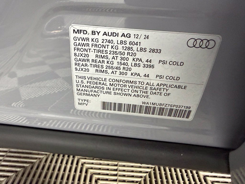 Used 2025 Audi Q4 e-tron Prestige w/ Black Optic Package AWD/4WD image 33