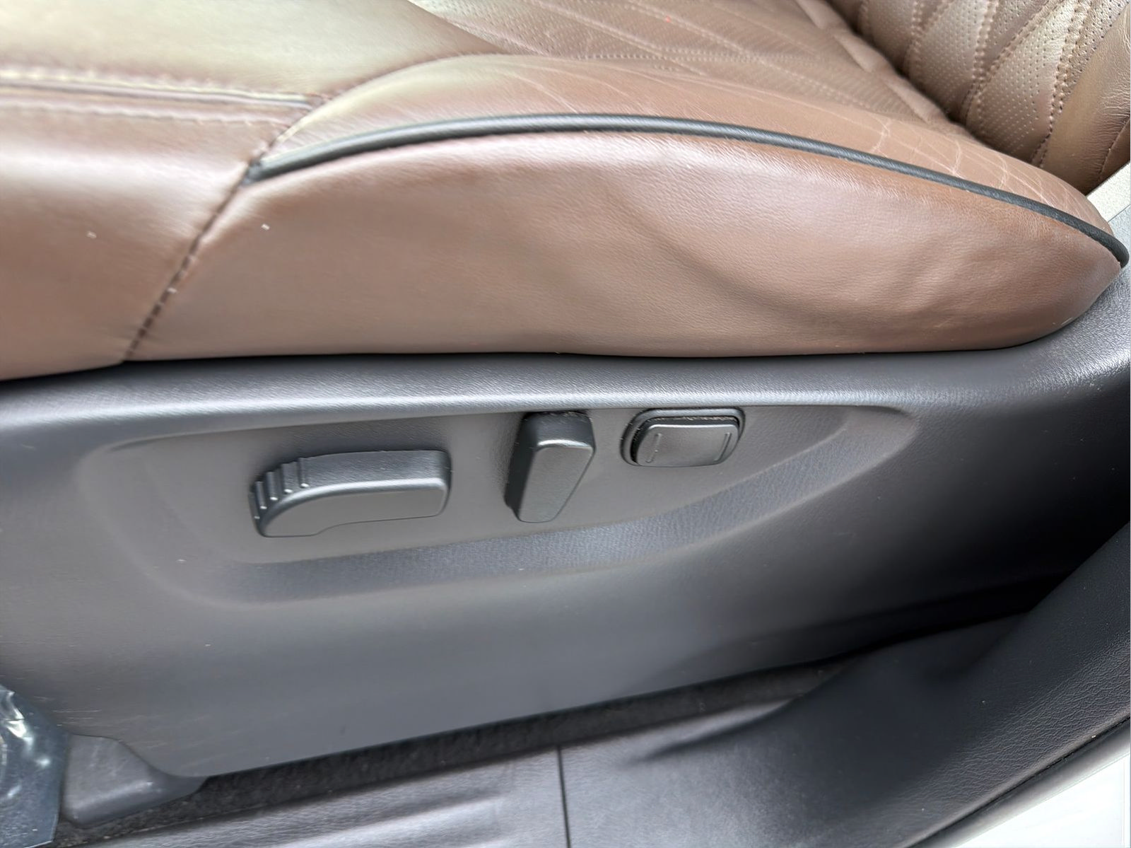 Used 2022 Nissan Armada Platinum w/ Captain's Chairs Package RWD image 32
