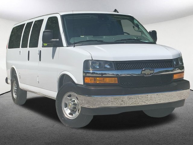 Used 2025 Chevrolet Express 2500 LT w/ LT Preferred Equipment Group RWD image 17