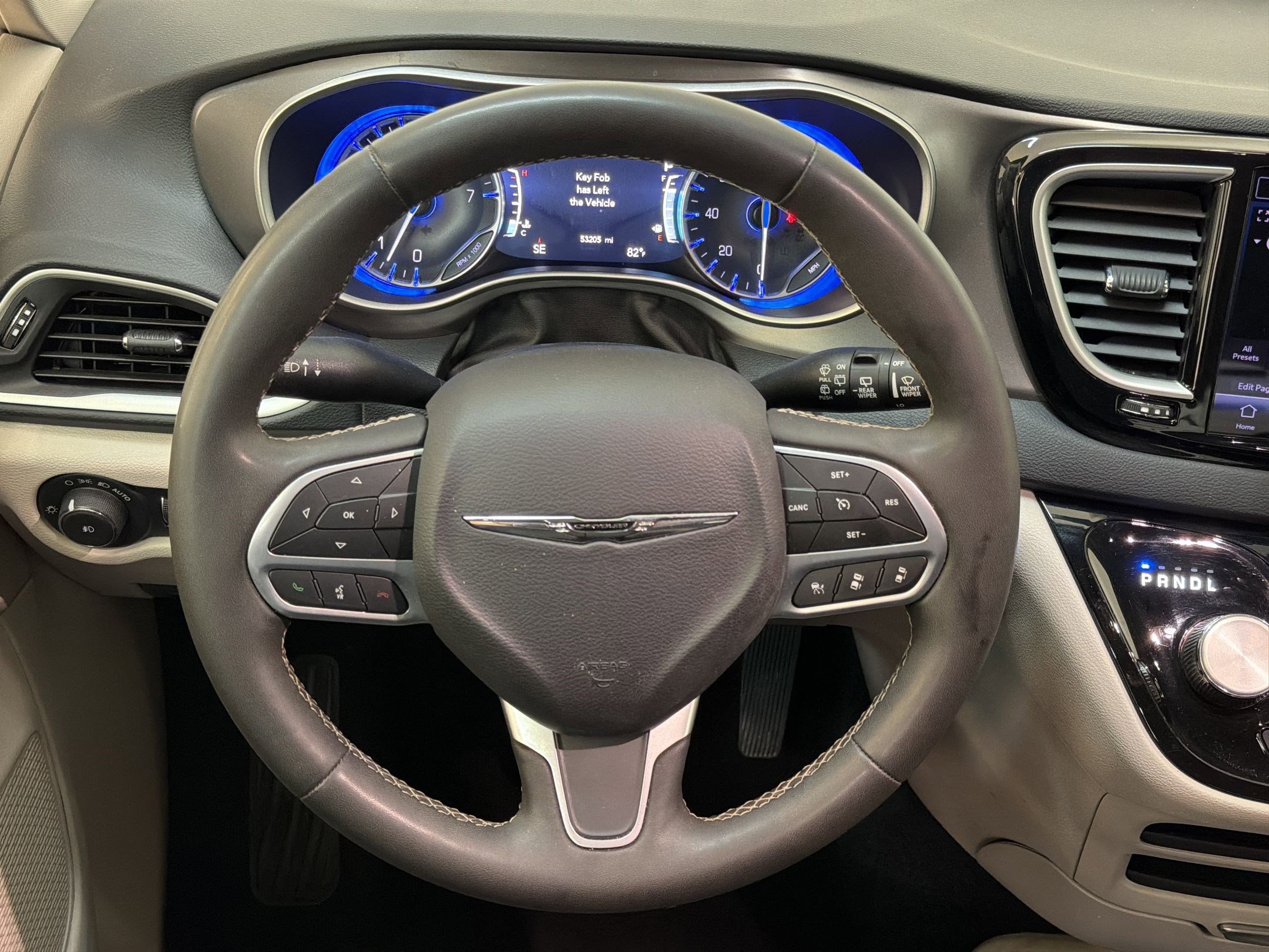 Used 2023 Chrysler Pacifica Touring-L FWD image 17