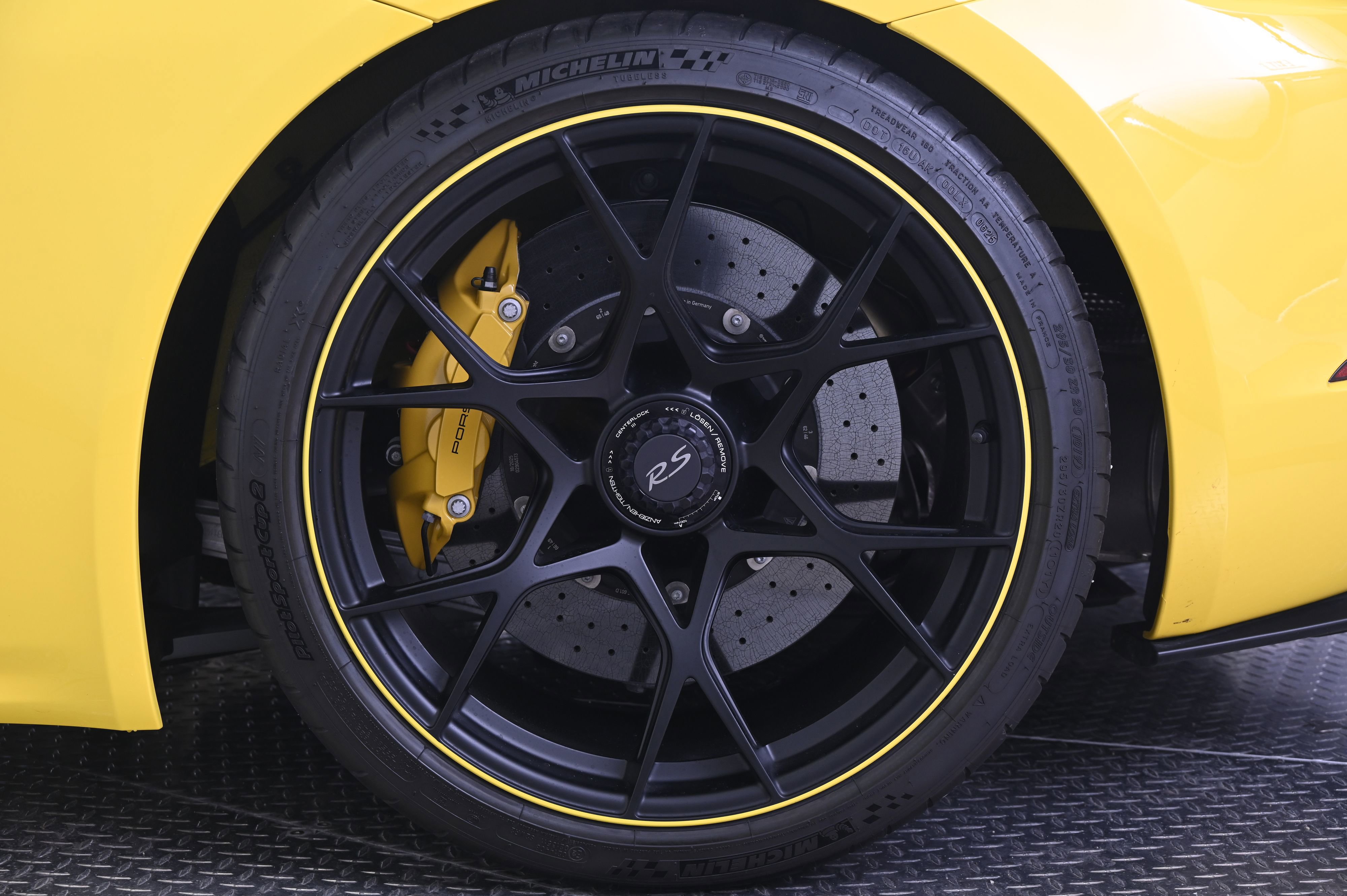 Certified 2025 Porsche 718 Boxster Spyder RS RWD image 15