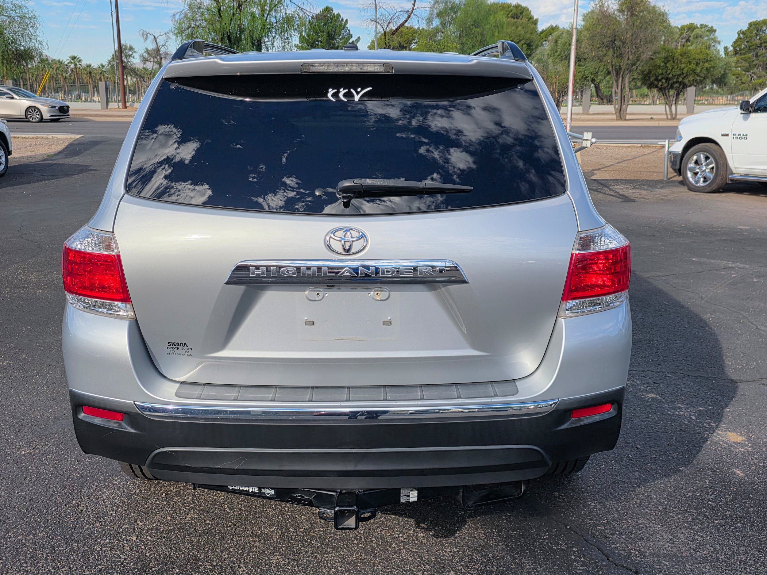 Used 2012 Toyota Highlander FWD w/ Tech Pkg image 4