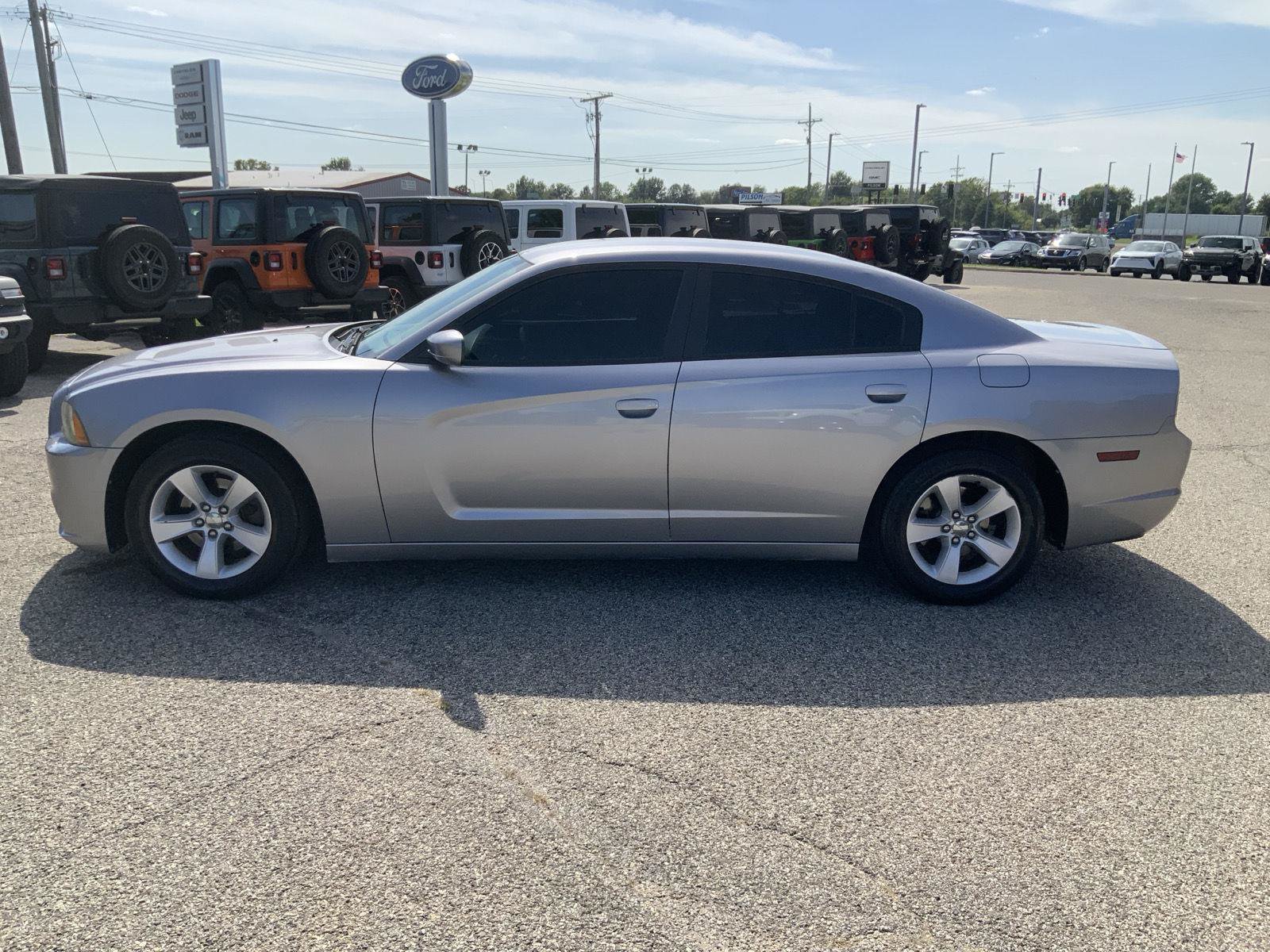 Used 2014 Dodge Charger SE RWD image 7