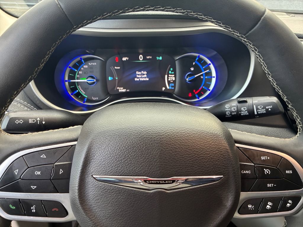 Used 2024 Chrysler Pacifica Select image 10