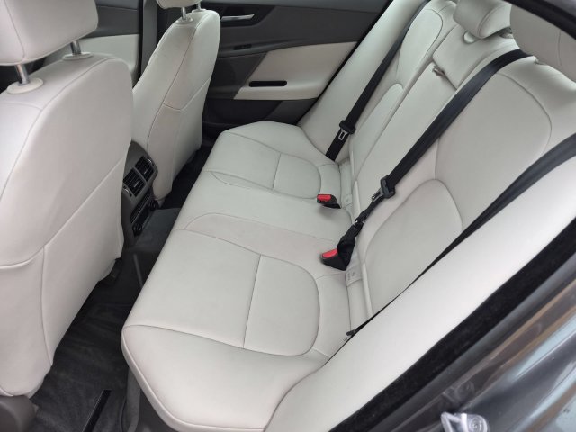 Used 2018 Jaguar XE Premium AWD/4WD image 27