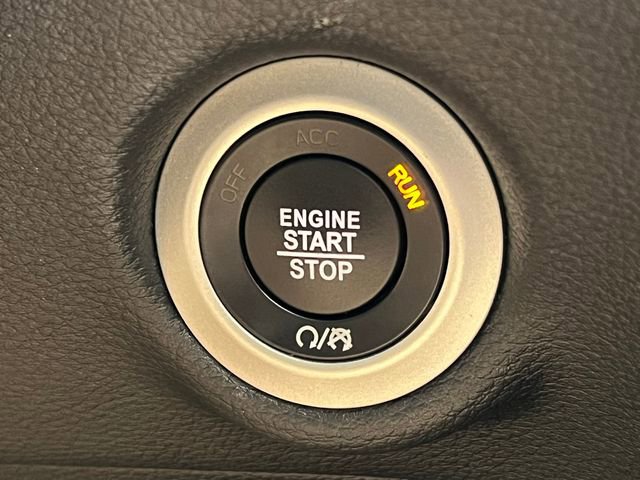 Used 2025 Chrysler Pacifica Pinnacle w/ Trailer Tow Group image 10