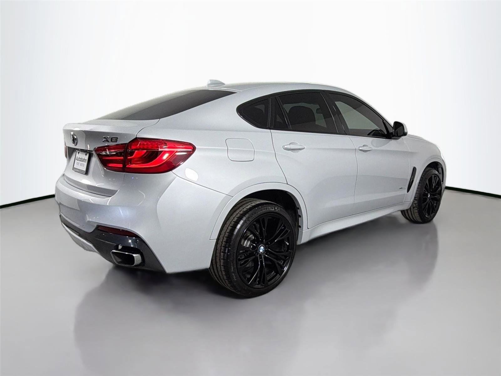 Used 2017 BMW X6 xDrive50i w/ M Sport Package AWD/4WD image 5