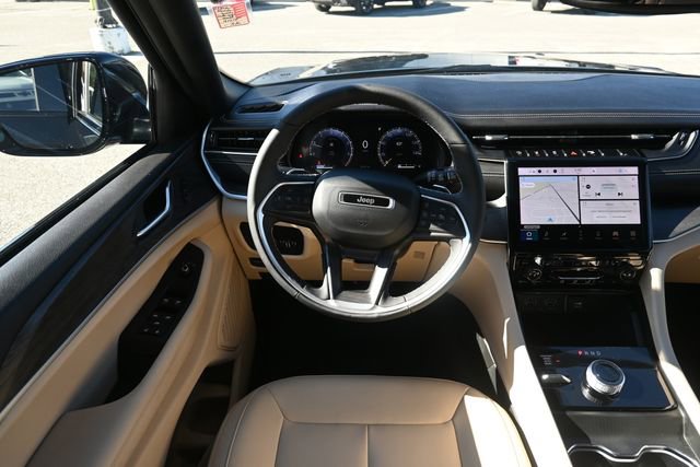 Used 2023 Jeep Grand Cherokee Limited image 13