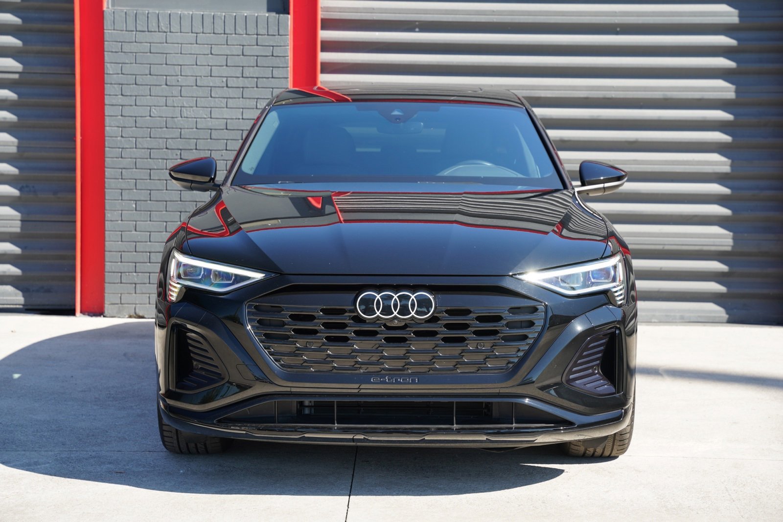 Used 2024 Audi Q8 e-tron Premium image 5