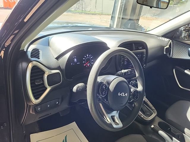 Used 2022 Kia Soul LX FWD image 6