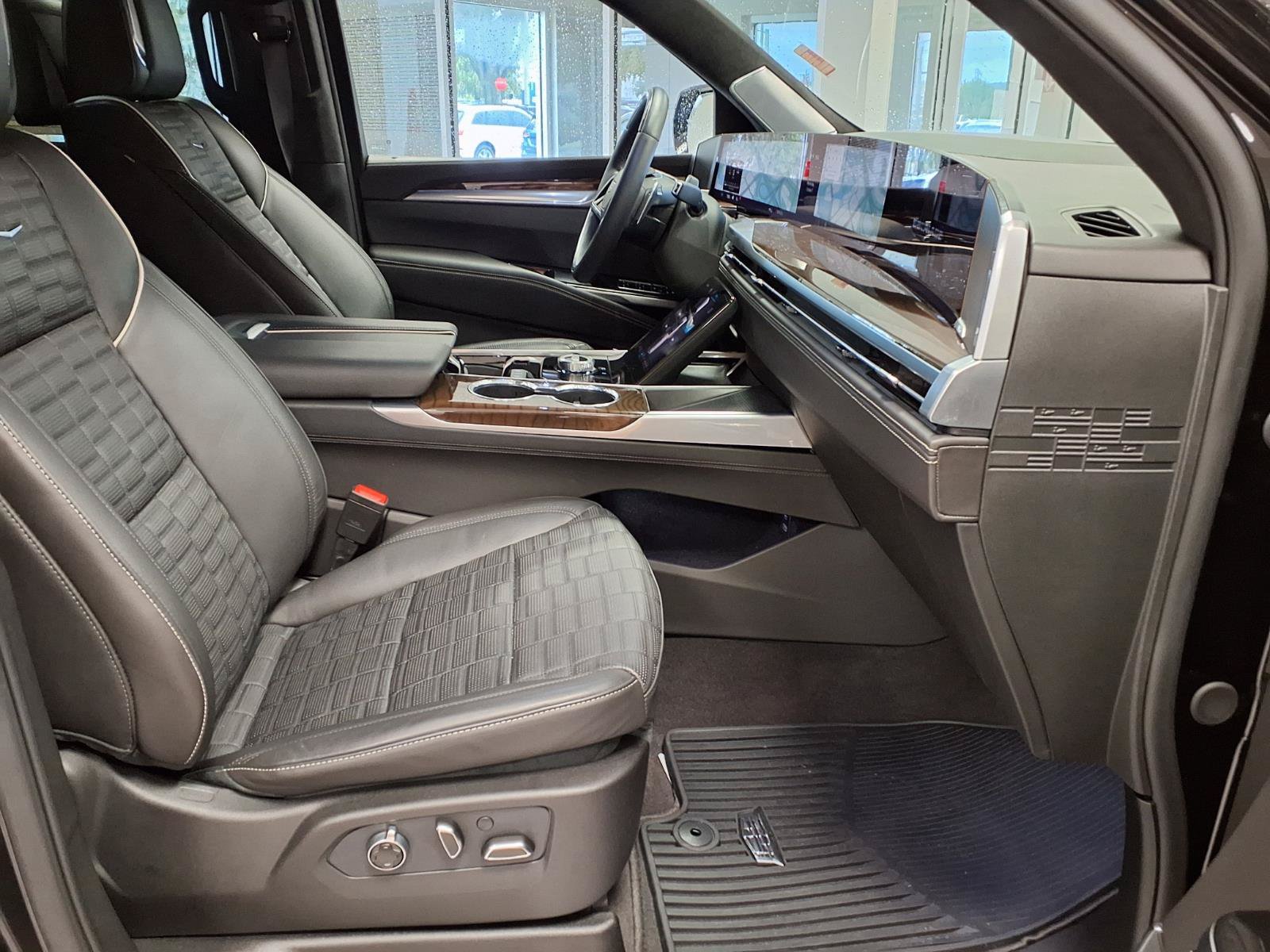 Certified 2026 Cadillac Escalade Platinum Sport w/ LPO, ONYX Package AWD/4WD image 10