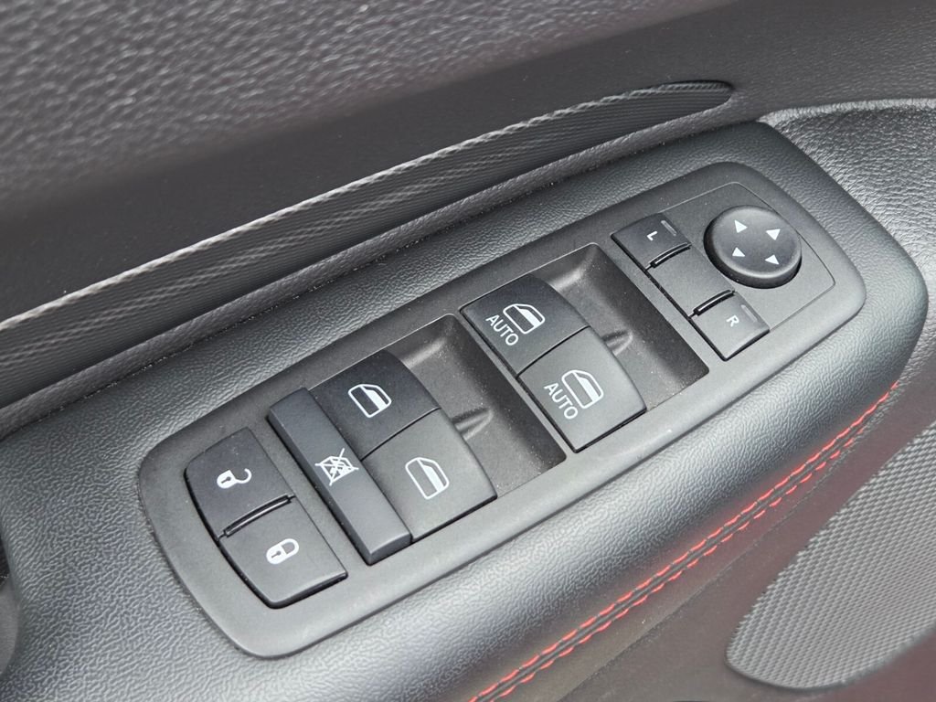 Used 2025 Dodge Durango R/T w/ Blacktop Package AWD/4WD image 25