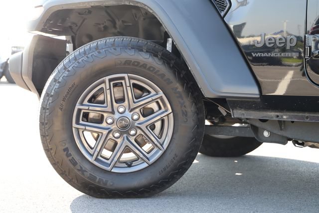 Used 2025 Jeep Wrangler Unlimited Sport AWD/4WD image 2