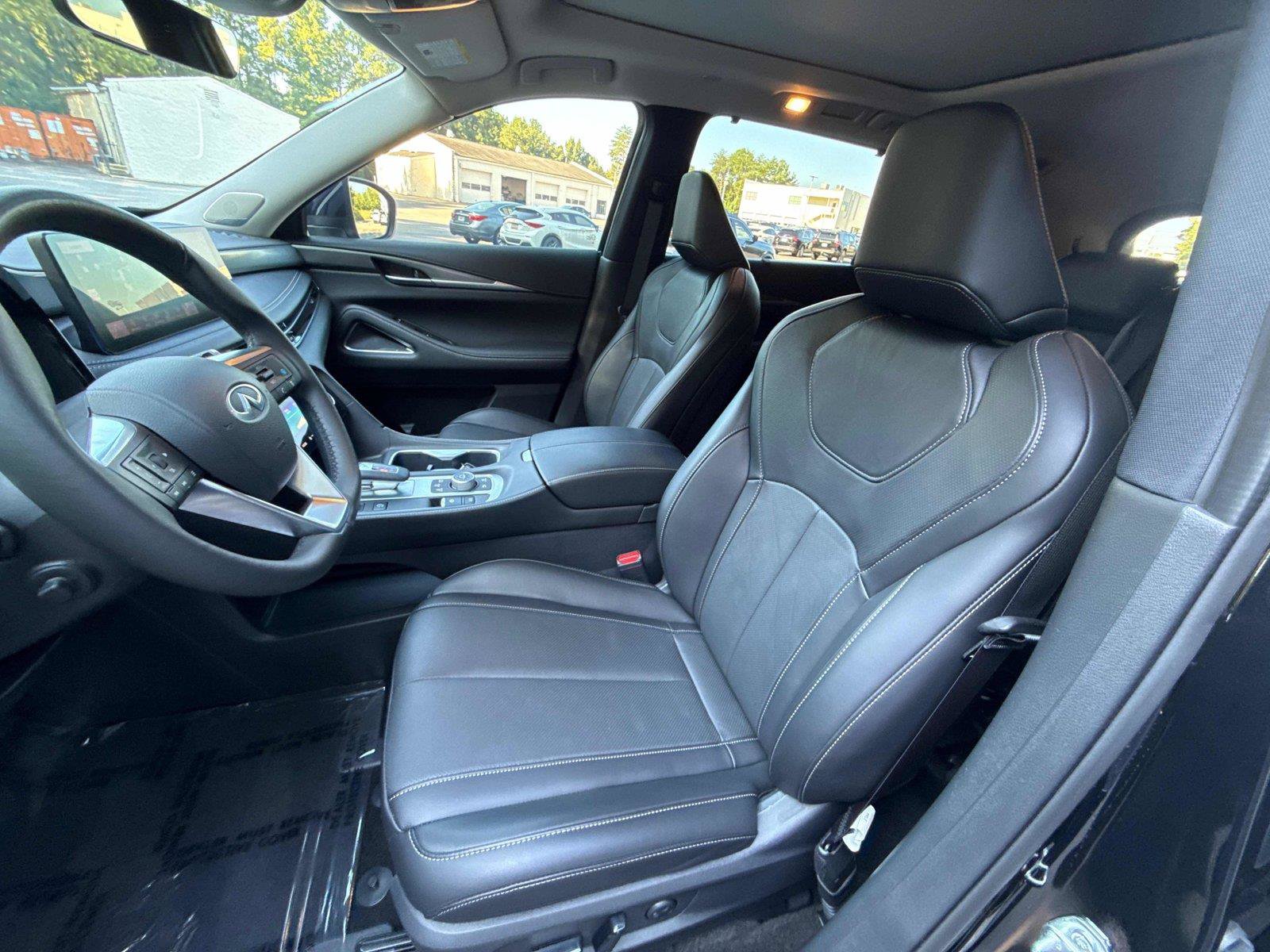 Used 2025 INFINITI QX60 Luxe w/ Cargo Package FWD image 11