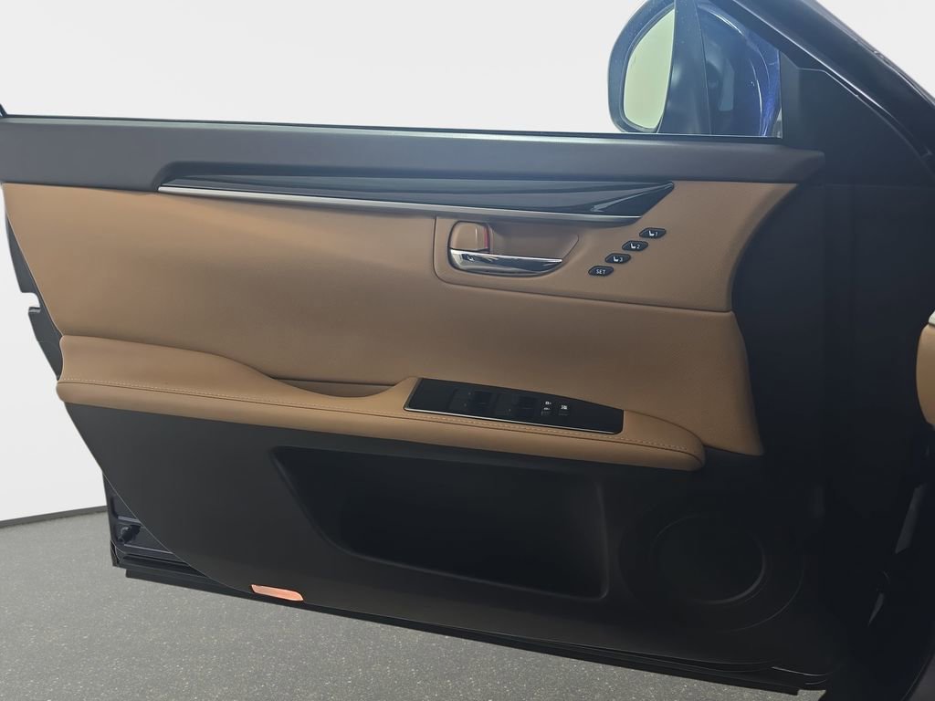 Used 2016 Lexus ES 350 w/ Navigation System Package FWD image 29
