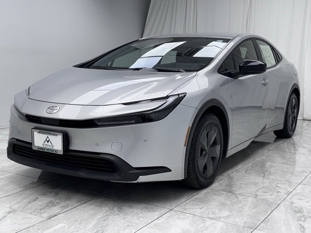 Used 2024 Toyota Prius LE image 4