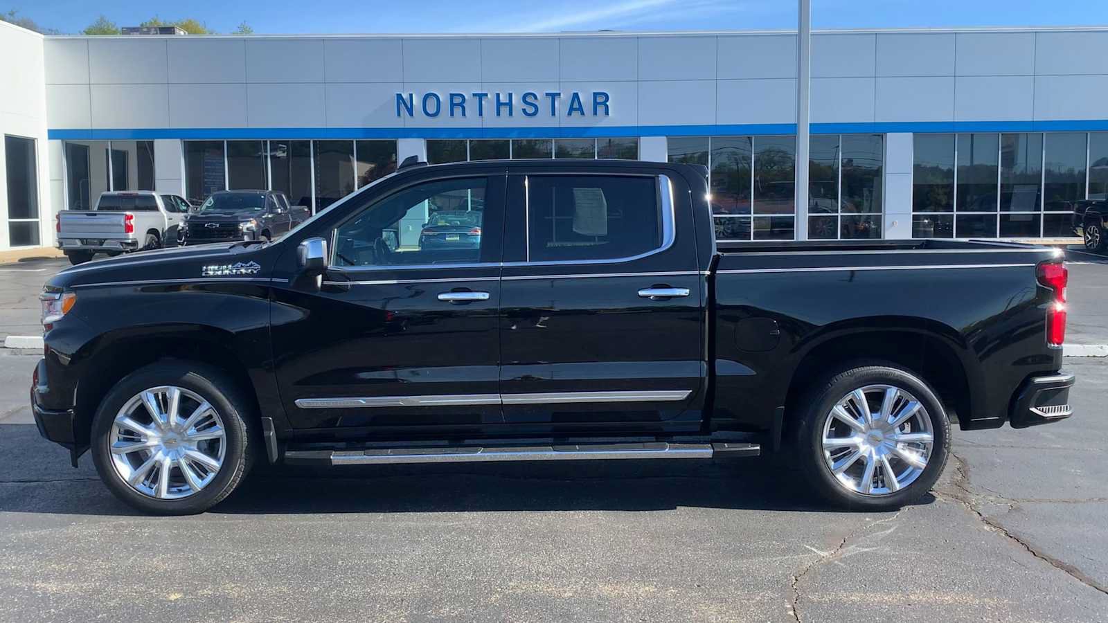 Certified 2023 Chevrolet Silverado 1500 High Country w/ High Country Premium Package AWD/4WD image 5