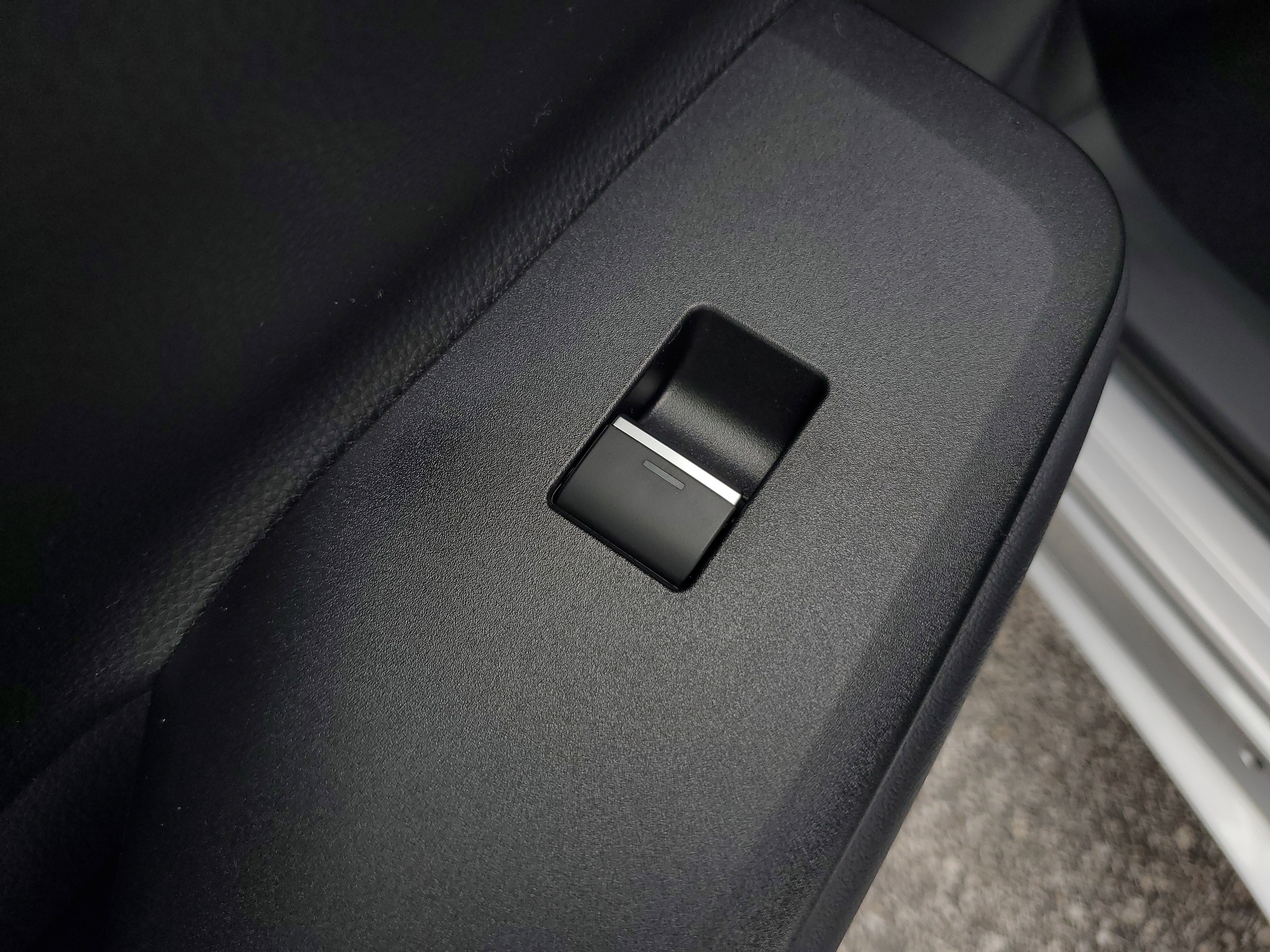 New 2026 Toyota Prius Plug-In Hybrid FWD image 12
