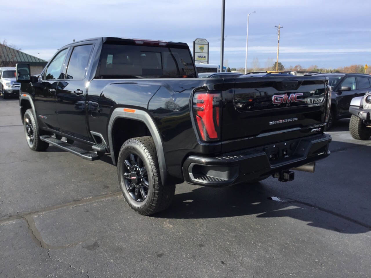 Used 2025 GMC Sierra 2500 AT4 image 9