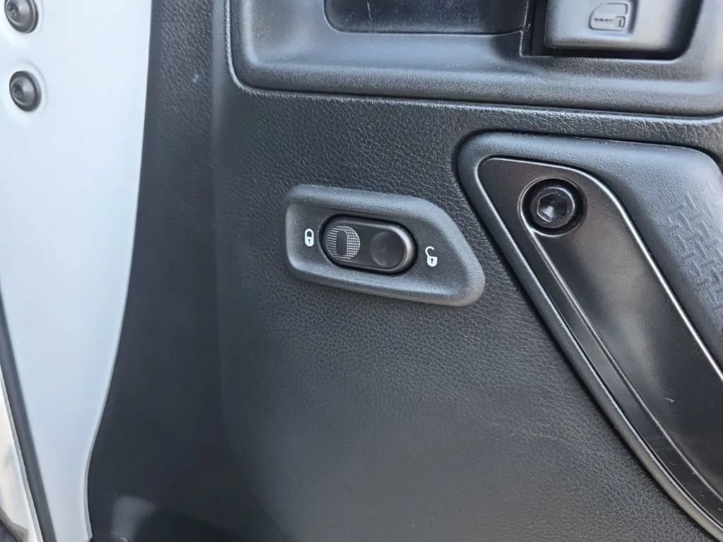 Used 2017 Jeep Wrangler Unlimited Sahara AWD/4WD image 20