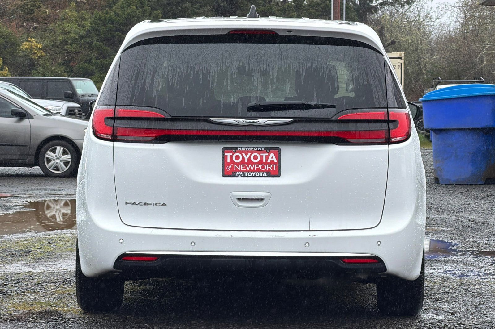 Used 2024 Chrysler Pacifica Touring-L image 5