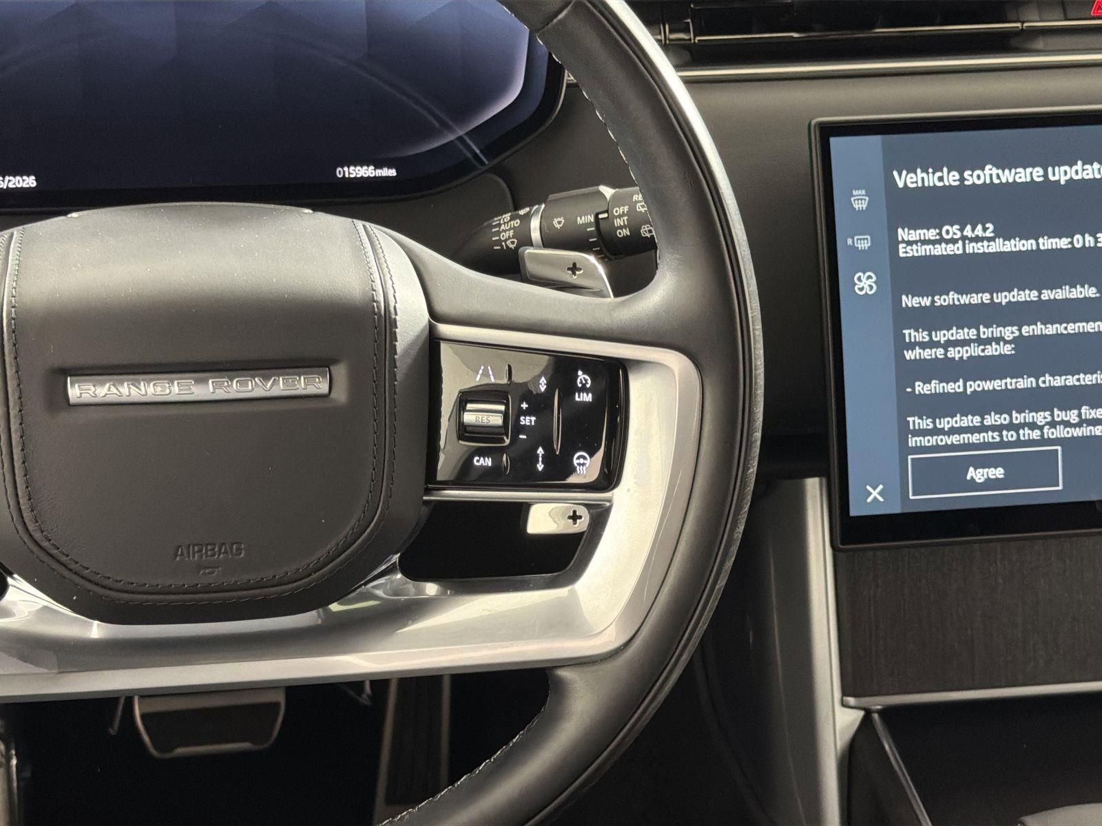 Certified 2025 Land Rover Range Rover SE image 11